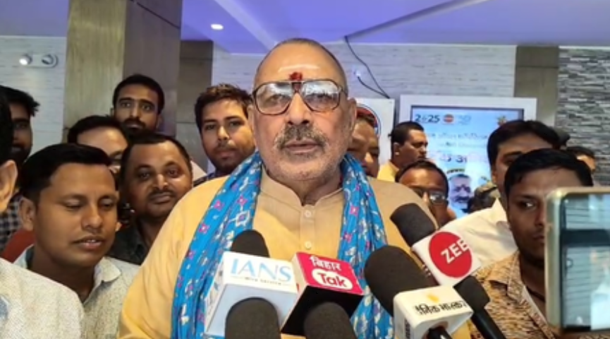 पश्चिम बंगाल में हिन्दू डरे हुए हैं, उनको वोट तक नहीं डालने देते : गिरिराज सिंह पश्चिम बंगाल में हिन्दू डरे हुए हैं, उनको वोट तक नहीं डालने देते : गिरिराज सिंह