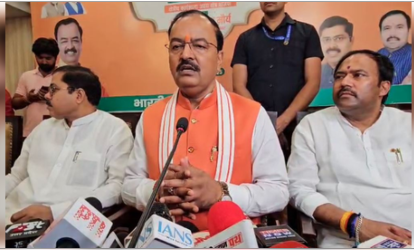 केशव प्रसाद मौर्य ने कांग्रेस, सपा, तृणमूल पर वक्फ कानून को लेकर 'माहौल बिगाड़ने' का लगाया आरोप केशव प्रसाद मौर्य ने कांग्रेस, सपा, तृणमूल पर वक्फ कानून को लेकर 'माहौल बिगाड़ने' का लगाया आरोप