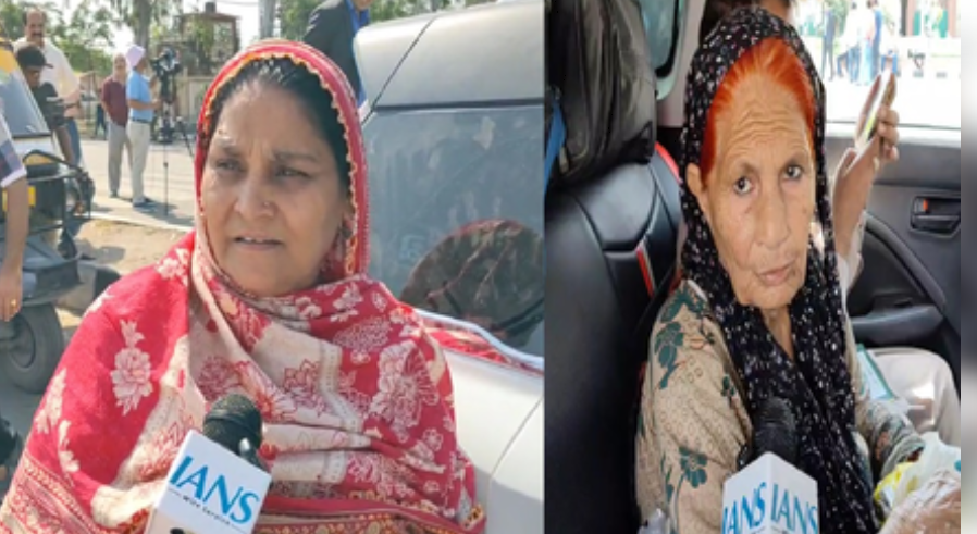 पर्यटक वीजा पर भारत आई पाकिस्तानी महिलाओं ने कहा - '10 साल बाद आए थे, लेकिन अब लौटना पड़ रहा है' 