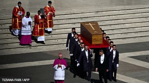 पोप फ़्रांसिस का अंतिम संस्कार संपन्न, पार्थिव शरीर उनके पसंदीदा चर्च में दफ़नाया गया