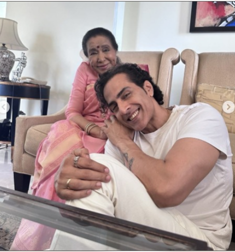 सुधांशु पांडे ने शेयर की आशा ‘ताई’ संग तस्वीर, बोले- लीजेंड्स न थकते न रिटायर्ड होते हैं सुधांशु पांडे ने शेयर की आशा ‘ताई’ संग तस्वीर, बोले- लीजेंड्स न थकते न रिटायर्ड होते हैं