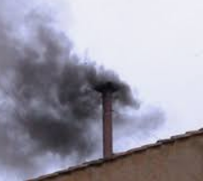 पोप के चुनाव की तैयारियां : वेटिकन के दमकल कर्मियों ने सिस्टिन चैपल की छत पर चिमनी लगाई