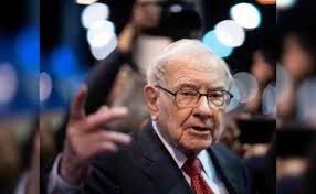 अरबपति निवेशक वॉरेन बफ़ेट बर्कशायर हैथवे के सीईओ पद से इस्तीफ़ा देंगे