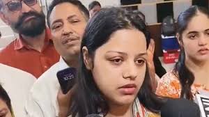 पहलगाम हमला: हिमांशी नरवाल की ट्रोलिंग पर राष्ट्रीय महिला आयोग ने क्या कहा पहलगाम हमला: हिमांशी नरवाल की ट्रोलिंग पर राष्ट्रीय महिला आयोग ने क्या कहा