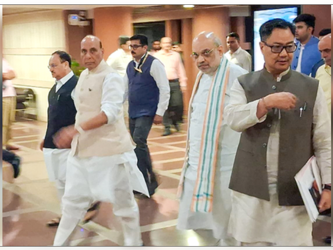'ऑपरेशन सिंदूर' की सफलता के बाद केंद्र सरकार ने 8 मई को बुलाई सर्वदलीय बैठक 'ऑपरेशन सिंदूर' की सफलता के बाद केंद्र सरकार ने 8 मई को बुलाई सर्वदलीय बैठक