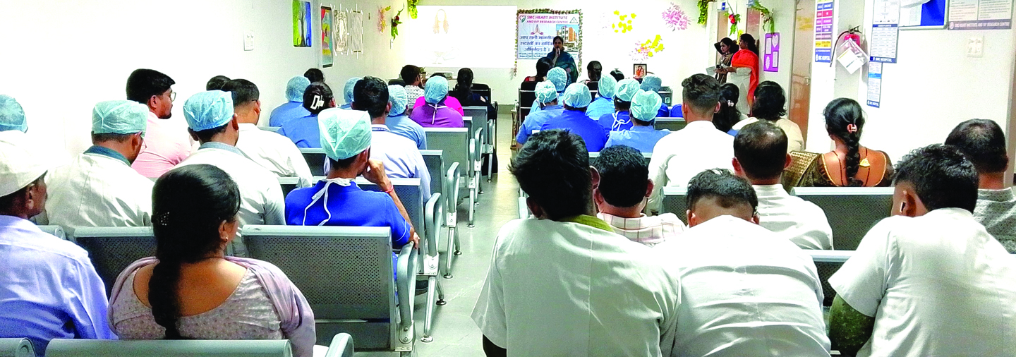 एसएमसी सुपरस्पेशलिटी हॉस्पिटल में गर्भवती महिलाओं को विशेष गर्भ संस्कार जागरूकता