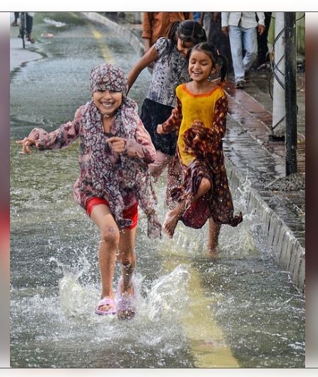 क्यों जरूरी है बारिश में नहाना, आसमान से गिरे ‘अमृत’ से मिलते हैं अनगिनत फायदे क्यों जरूरी है बारिश में नहाना, आसमान से गिरे ‘अमृत’ से मिलते हैं अनगिनत फायदे