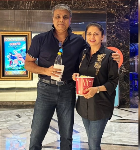 पति के साथ डेट नाइट पर गई भाग्यश्री, साथ में देखी टॉम क्रूज की फिल्म 'मिशन इम्‍पॉस‍िबल 8' 