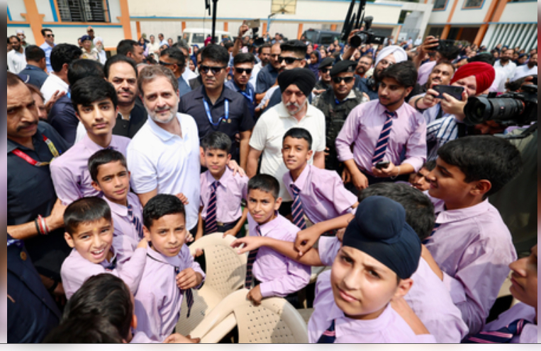 पुंछ: पाकिस्तानी गोलीबारी के पीड़ित परिवारों से मिले राहुल गांधी, दिलाया हर संभव मदद का भरोसा