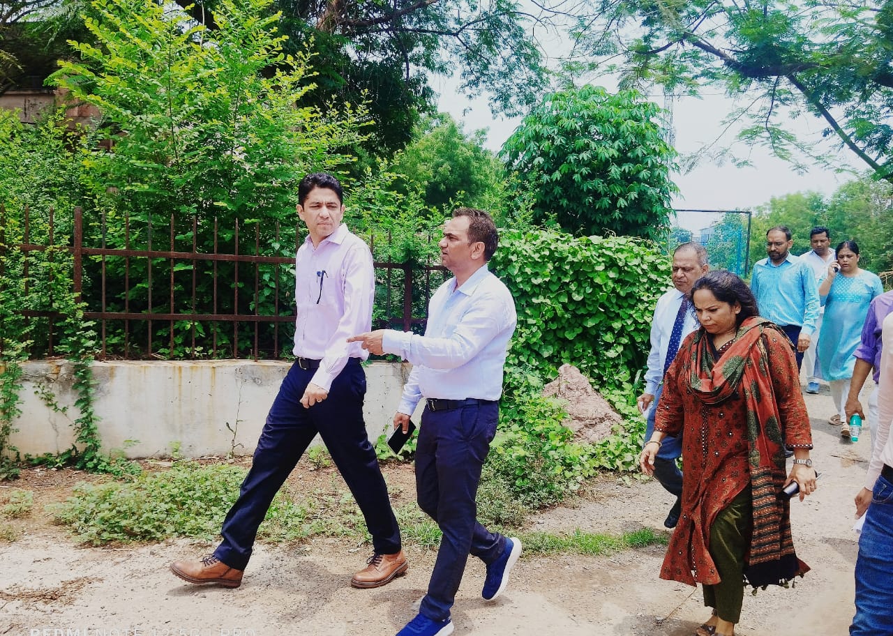 कटारिया ने क्रिटिकल केयर यूनिट के लिए स्थल का किया निरीक्षण