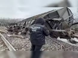 पश्चिमी रूस में विस्फोट के कारण पुल ढहने की दो घटनाओं में पटरी से उतरी ट्रेन, सात लोगों की मौत