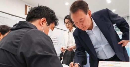 दक्षिण कोरिया के राष्ट्रपति चुनाव में वोटिंग जारी, क्या होंगी नए नेता की चुनौतियां