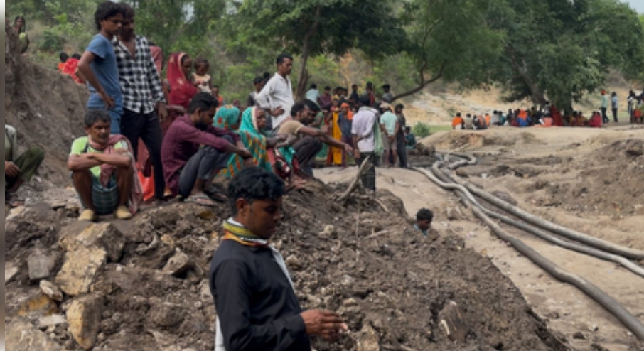 हजारीबाग: अवैध खदान से 13 दिन बाद निकाले गए तीन मजदूरों के शव, गांव में मची चीख-पुकार