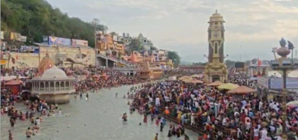 हरिद्वार : श्रद्धालुओं ने गंगा दशहरा पर स्नान के बाद सुख-शांति की कामना की 