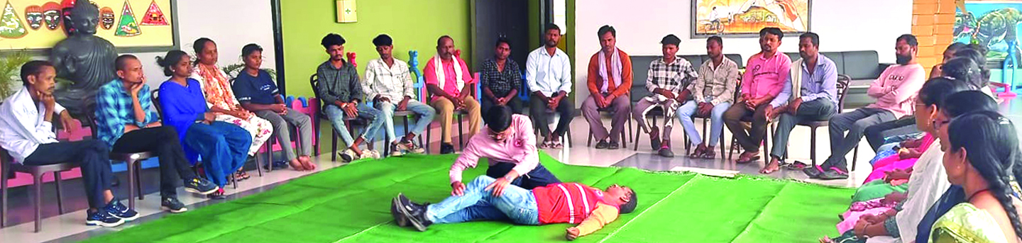 ड्राइवरों-कंडक्टरों को आपातकालीन प्रतिक्रिया, प्राथमिक उपचार और सडक़ सुरक्षा जागरूकता ड्राइवरों-कंडक्टरों को आपातकालीन प्रतिक्रिया, प्राथमिक उपचार और सडक़ सुरक्षा जागरूकता
