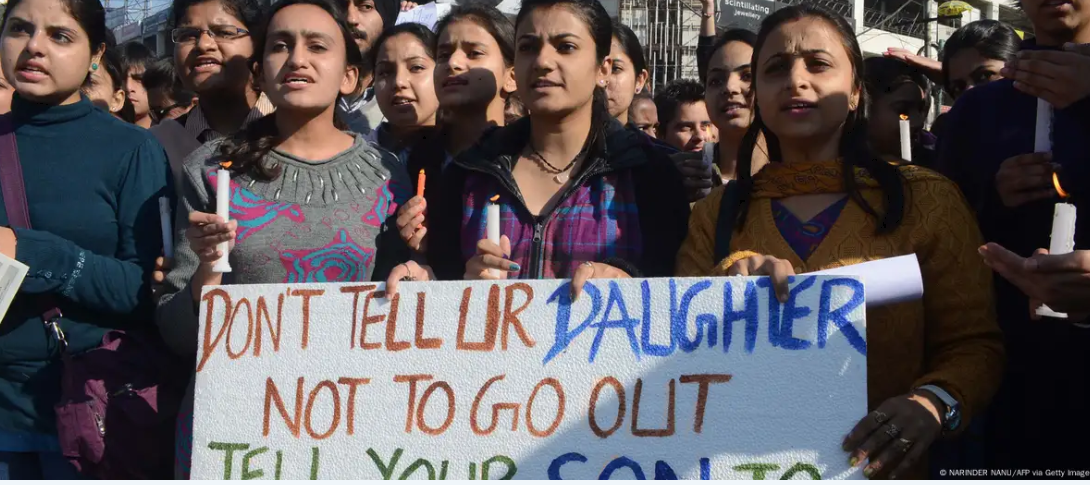 स्त्री विरोधी सोच रखने वालों से जूझती भारत की महिलाएं