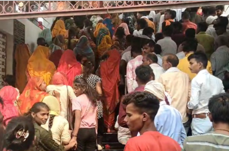 बड़ा मंगल: हनुमान मंदिर में उमड़े श्रद्धालु, 'जय श्रीराम' के नारों से गूंजा परिसर 