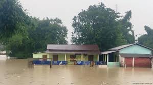 दक्षिण अफ्रीका में बाढ़ से कम से कम 49 की मौत: अधिकारी