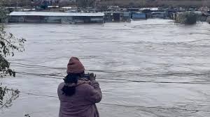 दक्षिण अफ्रीका के इस प्रांत में बाढ़ के कारण 49 लोगों की मौत, एक स्कूल बस बही