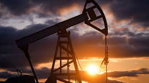 अमेरिका ने ऐसा क्या फ़ैसला किया कि बढ़ने लगी तेल की क़ीमत