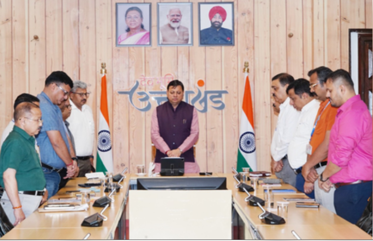 अहमदाबाद प्लेन हादसा: सीएम पुष्कर सिंह धामी ने जताया दुख, रखा दो मिनट का मौन