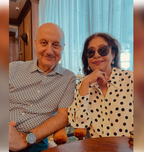 पत्नी किरण को अनुपम खेर ने दी जन्मदिन की बधाई, कहा– 'तुम अनोखी' 