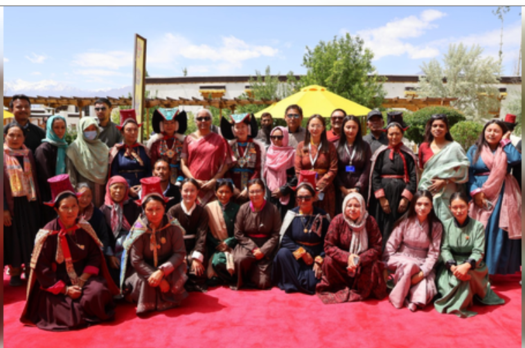 वित्त मंत्री निर्मला सीतारमण ने लद्दाख में महिला उद्यमियों के साथ की मुलाकात 