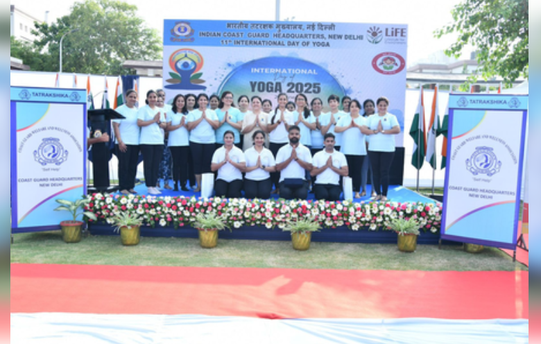 भारतीय तटरक्षक बल ने शारीरिक-मानसिक तनाव से निपटने के लिए एक स्वस्थ जीवनशैली के रूप में मनाया योग दिवस 