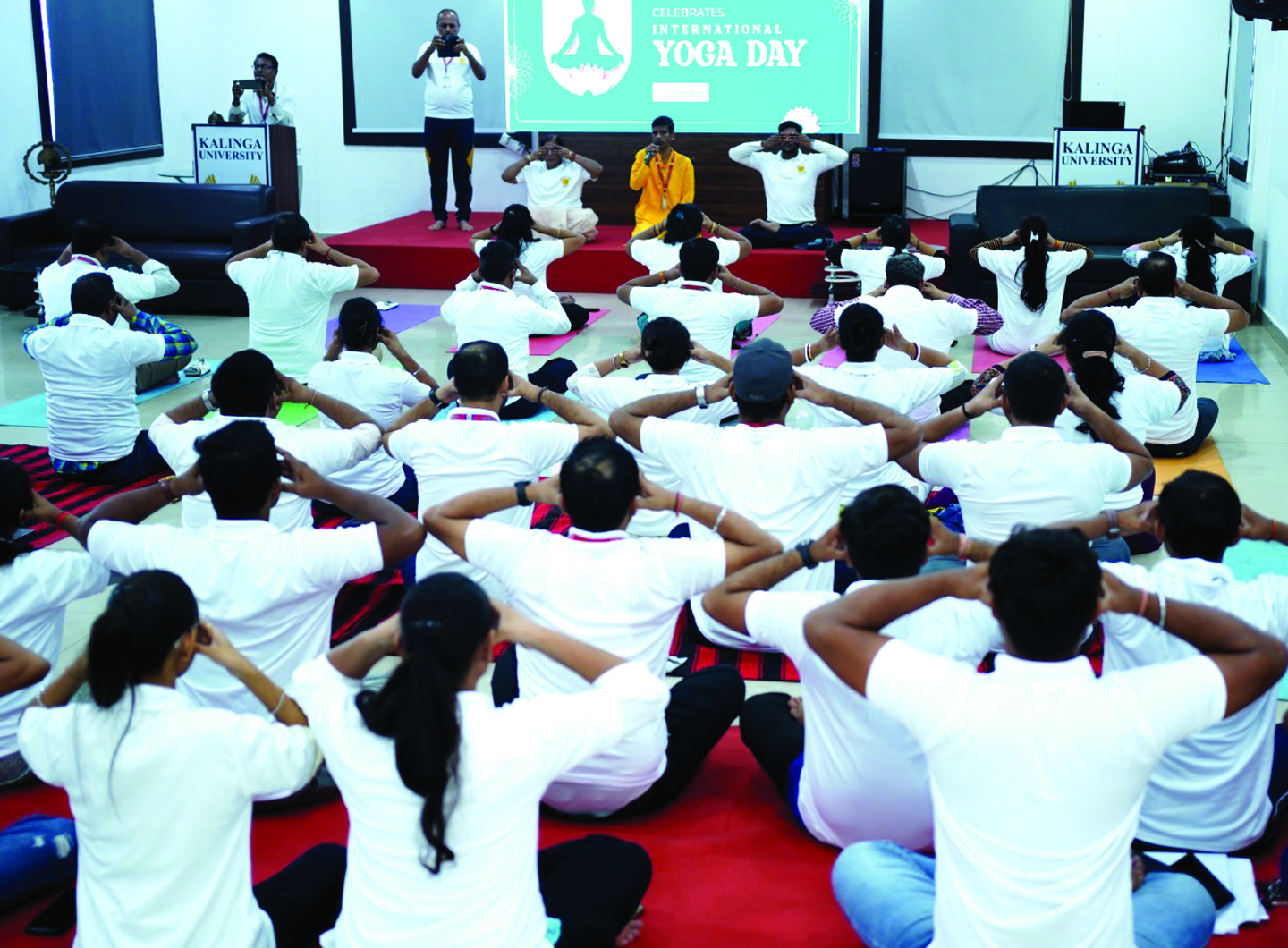 शारीरिक और मानसिक स्वास्थ्य प्राप्त करने में योग के महत्व को कलिंगा विश्वविद्यालय ने समझाया