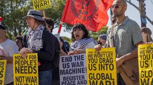 ईरान पर हमले के बाद अमेरिका के ख़िलाफ़ प्रदर्शन