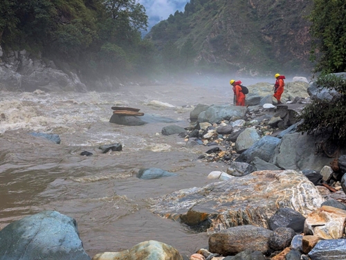 हिमाचल में भारी बारिश का 'रेड अलर्ट', चार जिलों में स्कूल बंद रहेंगे