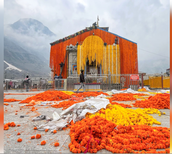 भारी बारिश से केदारनाथ यात्रा बाधित, मुनकटिया स्लाइडिंग जोन में भूस्खलन के चलते बंद हुआ रास्ता भारी बारिश से केदारनाथ यात्रा बाधित, मुनकटिया स्लाइडिंग जोन में भूस्खलन के चलते बंद हुआ रास्ता