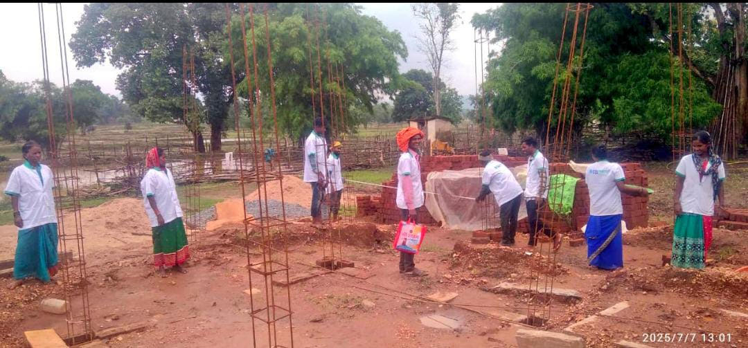 बैगा महिलाएं बन रही हैं 'रानी मिस्त्री', पीएम आवास निर्माण में जुड़ेंगे हाथ बैगा महिलाएं बन रही हैं 'रानी मिस्त्री', पीएम आवास निर्माण में जुड़ेंगे हाथ