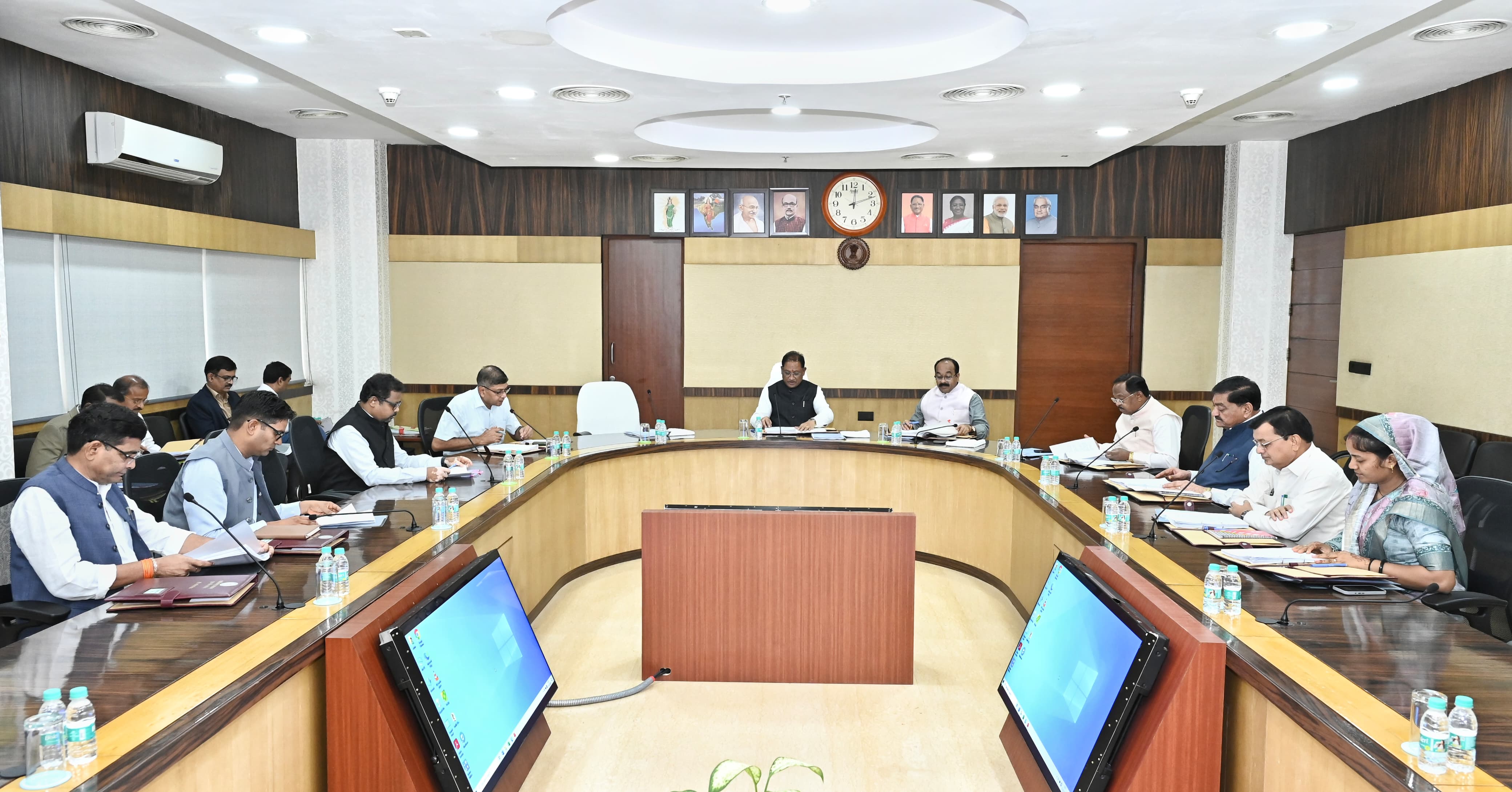 पहले अनुपूरक बजट को मंजूरी, अन्य निर्णय भी लिए कैबिनेट ने पहले अनुपूरक बजट को मंजूरी, अन्य निर्णय भी लिए कैबिनेट ने