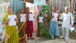 बिहार चुनाव से ठीक पहले वोटर लिस्ट रिवीज़न और दस्तावेज़ों की मांग पर उठते सवाल बिहार चुनाव से ठीक पहले वोटर लिस्ट रिवीज़न और दस्तावेज़ों की मांग पर उठते सवाल
