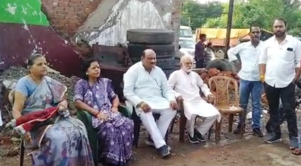 कोयलांचल के दौरे में भड़के पूर्व मंत्री, कहा- लोगों को बेघर कर रही एसईसीएल, जंगल भी कटेंगे! कोयलांचल के दौरे में भड़के पूर्व मंत्री, कहा- लोगों को बेघर कर रही एसईसीएल, जंगल भी कटेंगे!