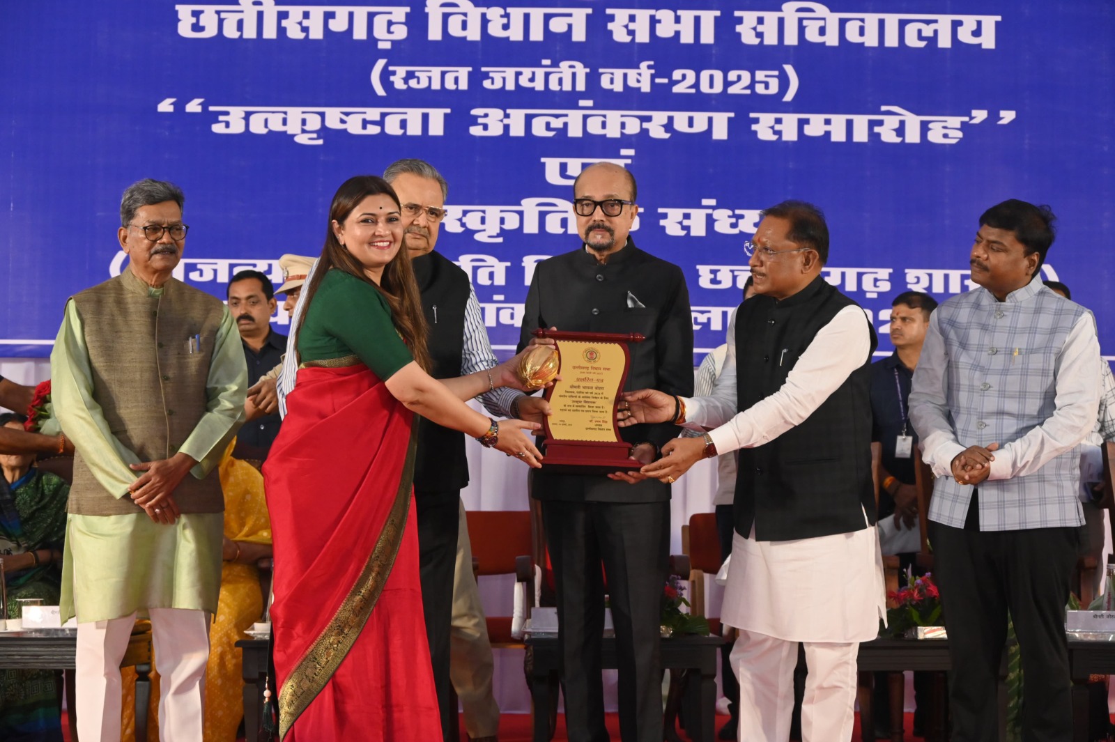 उत्कृष्ट विधायक भावना बोहरा, लखेश्वर बघेल सम्मानित उत्कृष्ट विधायक भावना बोहरा, लखेश्वर बघेल सम्मानित