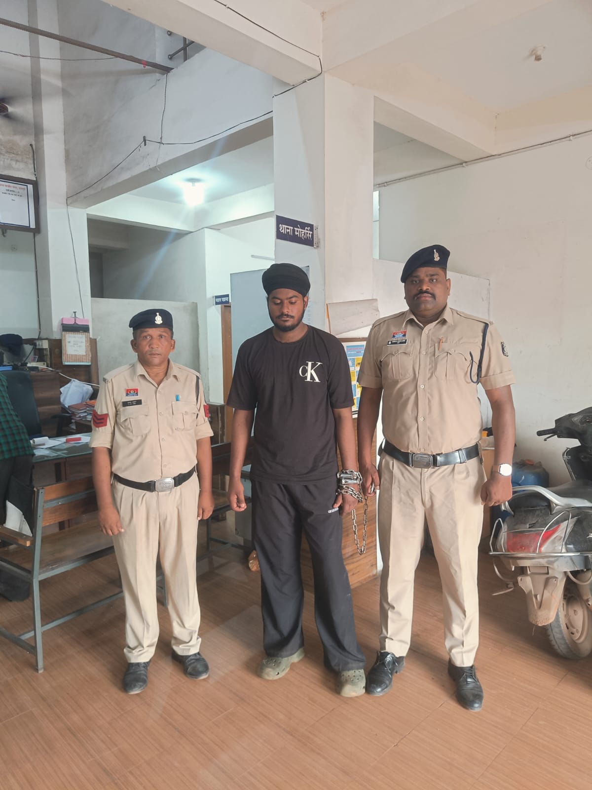 घूम कर हेरोइन बेचने वाला तस्कर गिरफ्तार, 6.91 ग्राम जब्त घूम कर हेरोइन बेचने वाला तस्कर गिरफ्तार, 6.91 ग्राम जब्त
