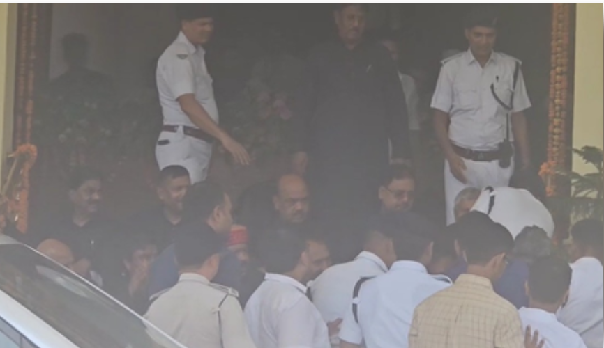 बिहार विधानसभा सत्र का दूसरा दिन, विपक्षी विधायकों ने किया हंगामा बिहार विधानसभा सत्र का दूसरा दिन, विपक्षी विधायकों ने किया हंगामा