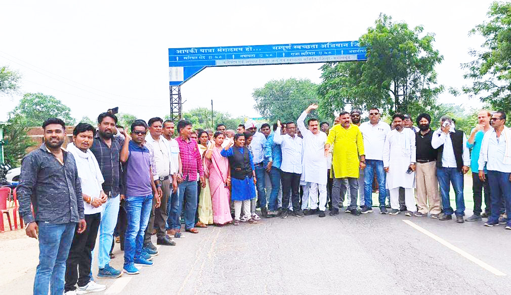 ईडी की कार्रवाई का विरोध, कई जगह कांग्रेस का चक्काजाम ईडी की कार्रवाई का विरोध, कई जगह कांग्रेस का चक्काजाम
