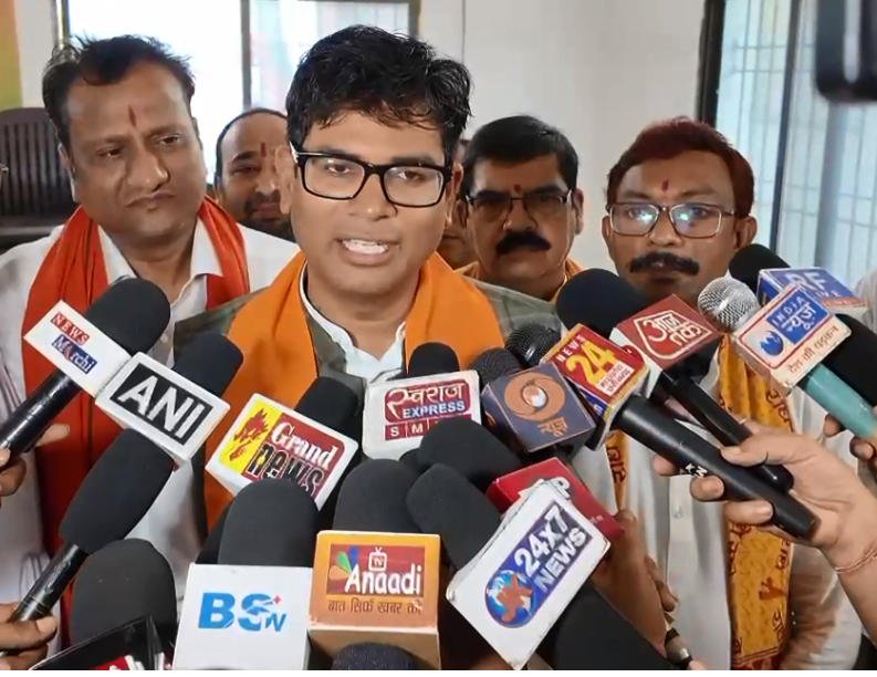 देखें VIDEO : बेटे को बचाने-भ्रष्टाचार छिपाने, भूपेश ने कांग्रेस को झोंका... देखें VIDEO : बेटे को बचाने-भ्रष्टाचार छिपाने, भूपेश ने कांग्रेस को झोंका...
