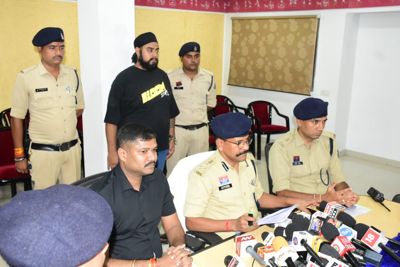 महंगे मोबाईल फोन फायनेंस करा लोन दिलाने का झांसा देने वाले लाखों का ठग गिरफ्तार महंगे मोबाईल फोन फायनेंस करा लोन दिलाने का झांसा देने वाले लाखों का ठग गिरफ्तार