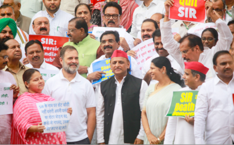 एसआईआर पर घमासान : विपक्ष ने लगाया वोटर लिस्ट में फेरबदल का आरोप, भाजपा ने कहा- विपक्षी नेता फैला रहे भ्रम एसआईआर पर घमासान : विपक्ष ने लगाया वोटर लिस्ट में फेरबदल का आरोप, भाजपा ने कहा- विपक्षी नेता फैला रहे भ्रम