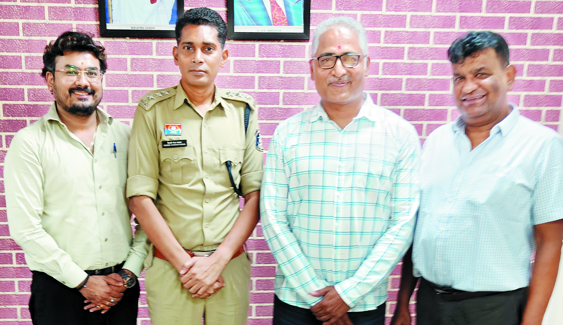 सिल्वर होलसेल एसो. की पुलिस संग बैठक-चर्चा सिल्वर होलसेल एसो. की पुलिस संग बैठक-चर्चा