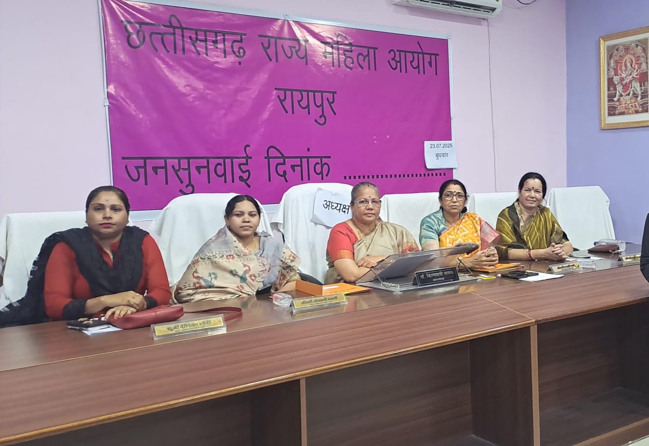 महिला आयोग को संदेह, युवती को समलैंगिक बता तस्करी हो रही, होगी पुलिसिया जांच महिला आयोग को संदेह, युवती को समलैंगिक बता तस्करी हो रही, होगी पुलिसिया जांच