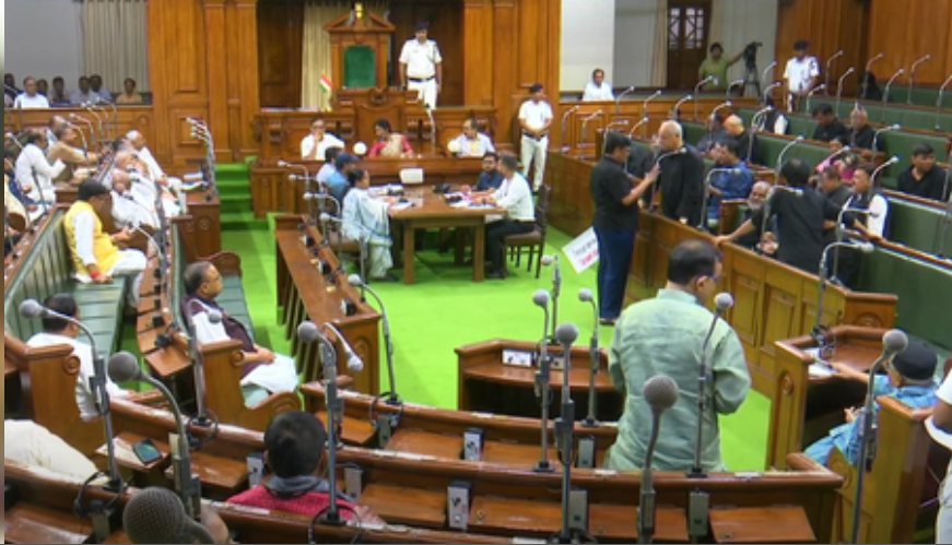 बिहार विधानसभा मानसून सत्र के आखिरी दिन हंगामा जारी, सीएम नीतीश ने विपक्ष के प्रदर्शन का मजाक उड़ाया बिहार विधानसभा मानसून सत्र के आखिरी दिन हंगामा जारी, सीएम नीतीश ने विपक्ष के प्रदर्शन का मजाक उड़ाया