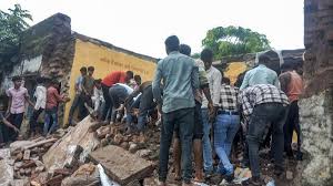 राजस्थान: सरकारी स्कूल की छत गिरने से सात बच्चों की मौत, परिजनों का प्रदर्शन