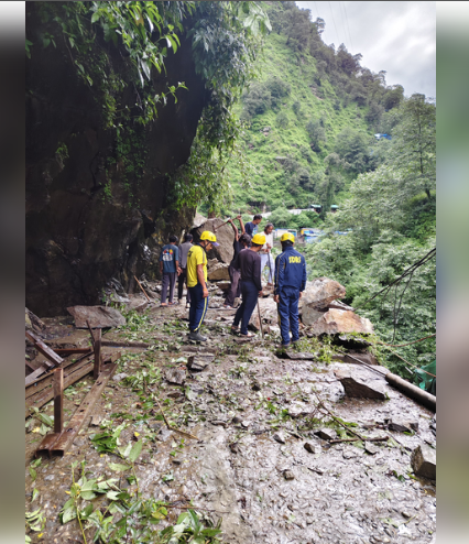 उत्तराखंड के रुद्रप्रयाग में बादल फटने और भूस्खलन से तबाही, केदारनाथ यात्रा रोकी गई 