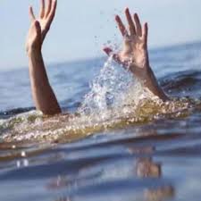 झारखंड में चेकडैम में नहाते समय चार युवक डूबे झारखंड में चेकडैम में नहाते समय चार युवक डूबे