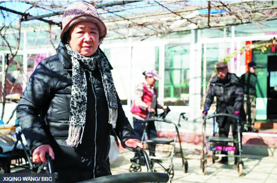 आबादी घटने से रोकने चीन की नई स्कीम, दे रहा 1500 डॉलर